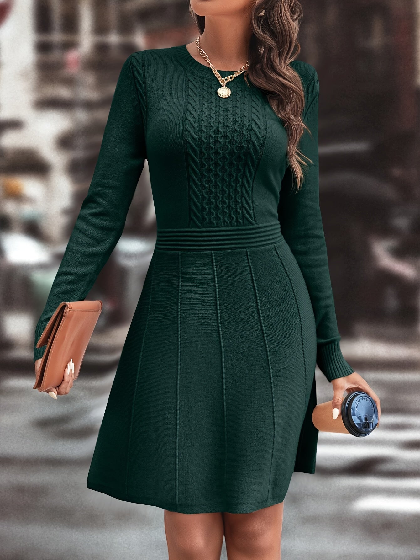 Robe Élégante Longues Manches et Coupe Évasée pour Femme | Livia