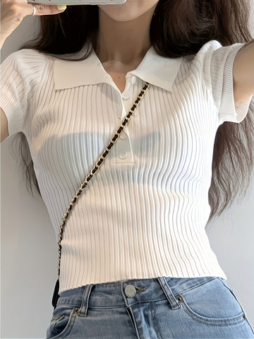 Polo en Maille à Col V avec Détail Boutonné pour Femme | Mia